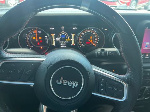 Used 2020 Jeep Wrangler Unlimited Sahara AWD/4WD image 11