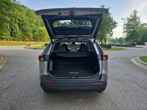 Used 2022 Toyota RAV4 XLE w/ Convenience Package FWD image 12