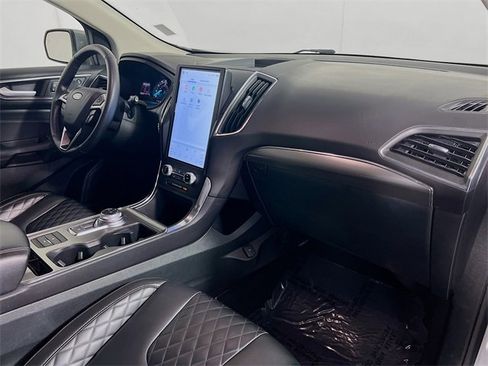 Used 2024 Ford Edge Titanium image 27