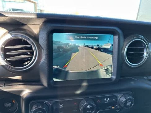 Used 2023 Jeep Gladiator Overland image 9