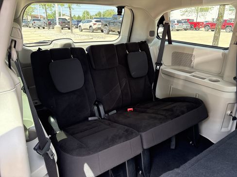 Used 2019 Dodge Grand Caravan SE w/ UConnect Hands-Free Group FWD image 15