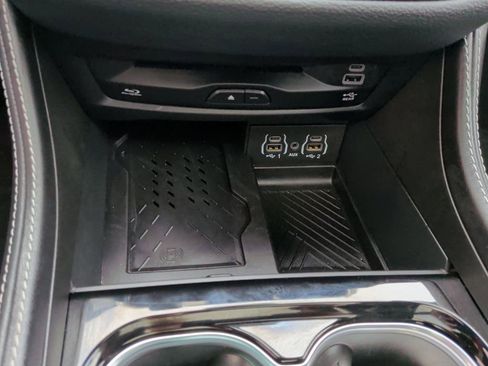 Used 2025 Chrysler Pacifica Limited w/ Uconnect Theater Family Group image 30