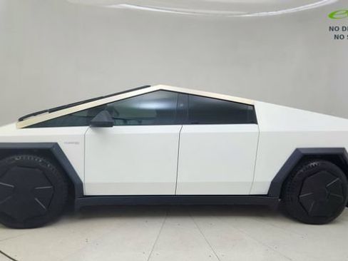 Used 2024 Tesla Cybertruck AWD Crew Cab image 10