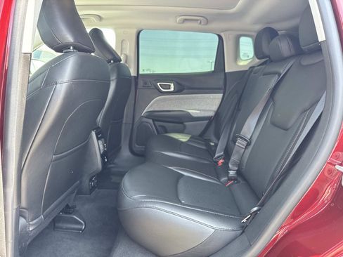 Certified 2022 Jeep Compass Latitude w/ Sun and Sound Group AWD/4WD image 26