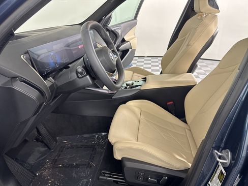 Used 2025 BMW X3 xDrive30i w/ Premium Package image 15