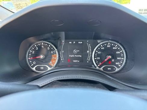 Used 2023 Jeep Renegade Latitude AWD/4WD image 11