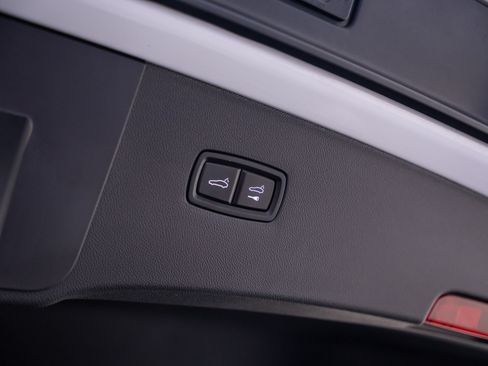 Certified 2025 Porsche Cayenne Coupe AWD/4WD image 33