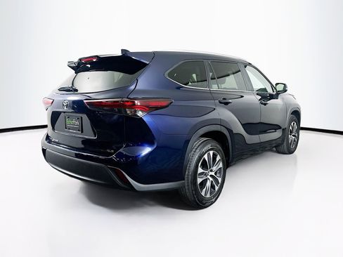 Used 2024 Toyota Highlander XLE image 9
