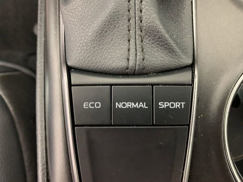 Used 2024 Toyota Camry SE image 27