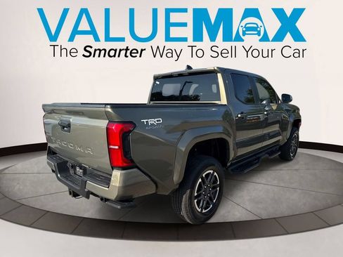 Used 2025 Toyota Tacoma TRD Sport AWD/4WD image 3