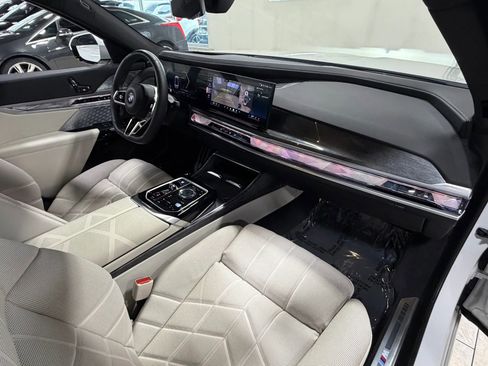 Used 2023 BMW 760i xDrive AWD/4WD image 12
