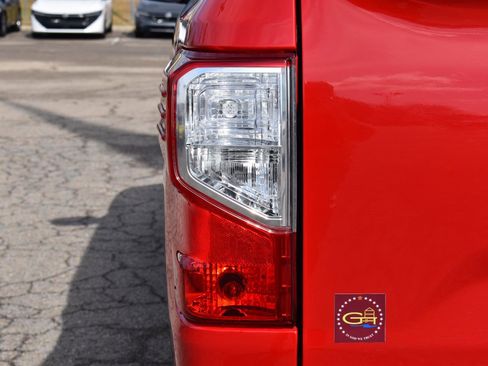 Used 2023 Nissan Titan SV w/ SV Convenience Package image 8
