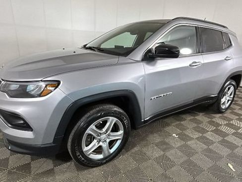 Used 2023 Jeep Compass Latitude w/ Sun and Sound Group AWD/4WD image 6