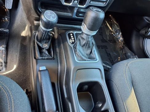 Used 2024 Jeep Wrangler Unlimited Sahara image 16