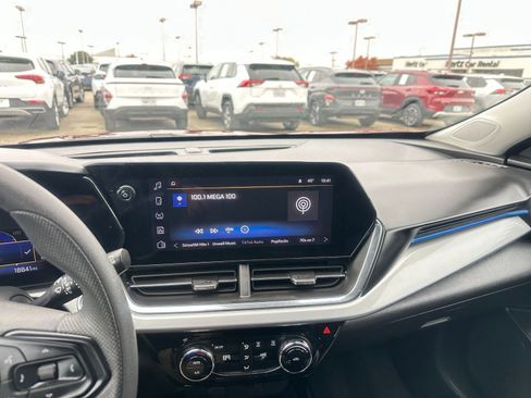 Used 2025 Chevrolet Trax LT image 17