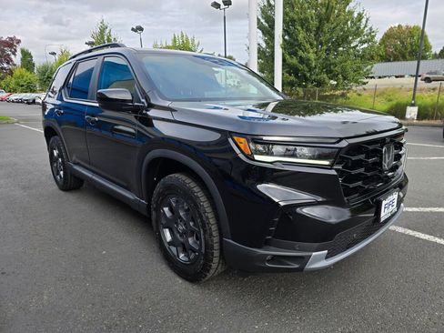 New 2025 Honda Pilot TrailSport image 8