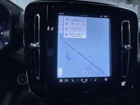 Used 2025 Volvo XC40 B5 Plus image 25