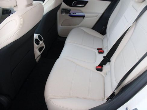 Used 2026 Mercedes-Benz GLC 300 image 13
