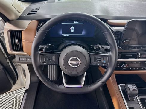 Used 2024 Nissan Pathfinder Platinum AWD/4WD image 16