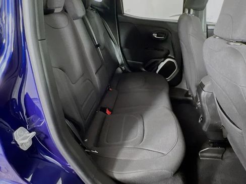 Used 2018 Jeep Renegade Latitude w/ Popular Equipment Group image 25