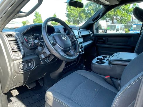 Used 2024 RAM 3500 Tradesman w/ Chrome Appearance Group AWD/4WD image 7