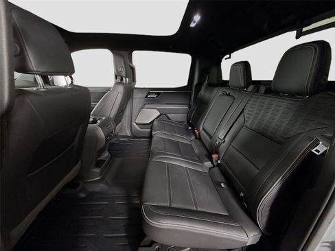 Used 2024 GMC Sierra EV Denali image 18