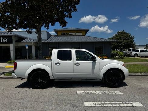 Used 2020 Nissan Frontier SV w/ Midnight Edition Floor Mats RWD image 8