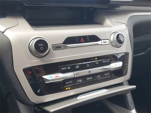 Used 2023 Ford Explorer XLT w/ Equipment Group 202A image 30