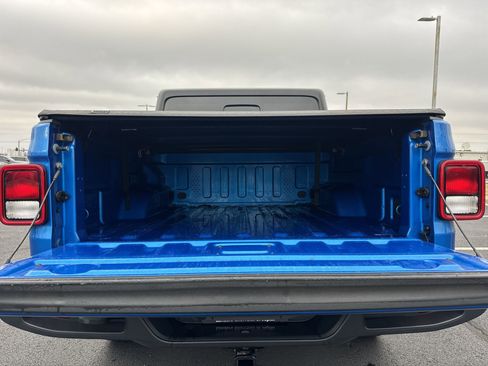 Used 2021 Jeep Gladiator Sport image 23