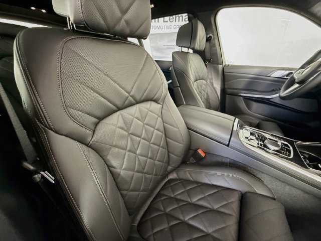 Used 2027 BMW X7 xDrive40i w/ M Sport Package AWD/4WD image 31