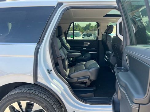 New 2025 Ford Expedition Platinum w/ Driver's Package image 20