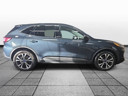 Used 2022 Ford Escape SE w/ SE Sport Appearance Package image 3