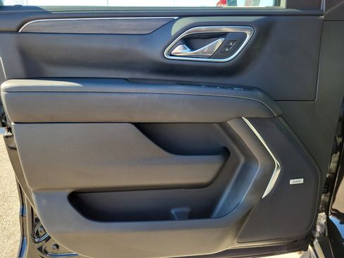 Used 2024 GMC Yukon SLT w/ SLT Luxury Package image 22