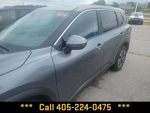 Used 2023 Nissan Rogue SV FWD image 4
