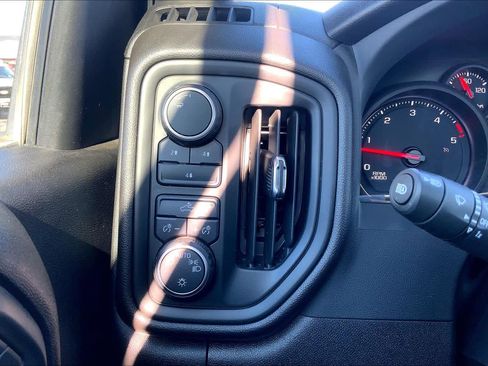 Used 2025 Chevrolet Silverado 2500 W/T image 35