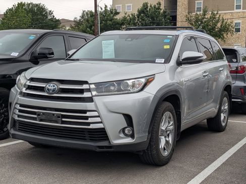 Used 2019 Toyota Highlander Limited AWD/4WD image 3