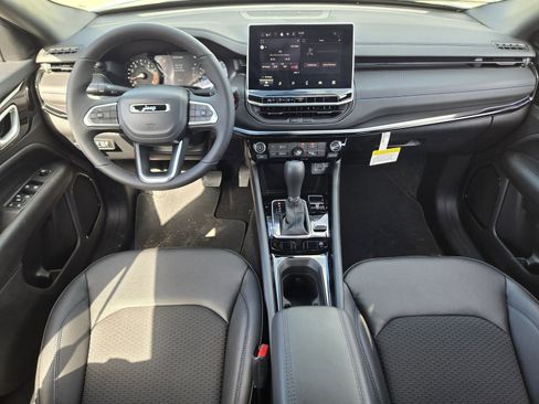 New 2026 Jeep Compass Latitude image 21