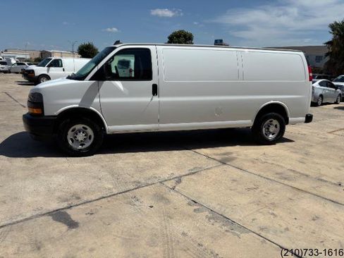 Used 2021 Chevrolet Express 2500 Extended w/ Enhanced Convenience Package RWD image 4