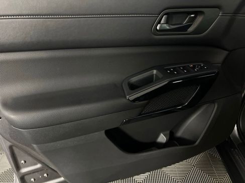 Used 2025 Nissan Pathfinder S image 24