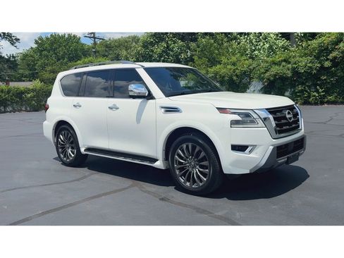 Used 2024 Nissan Armada Platinum w/ Captain's Chairs Package RWD image 2