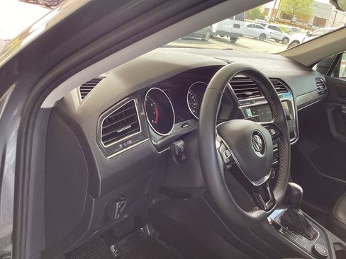 Used 2021 Volkswagen Tiguan SE AWD/4WD image 9