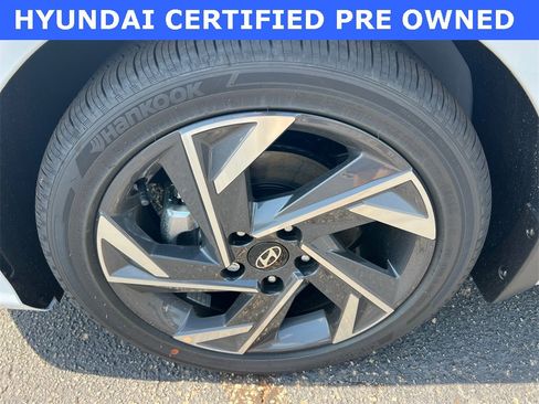 Certified 2025 Hyundai Elantra SEL image 11