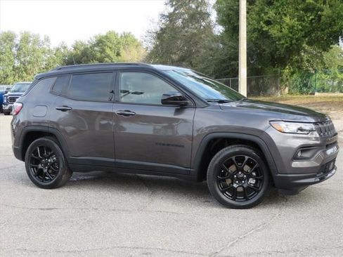 Used 2022 Jeep Compass Altitude image 2