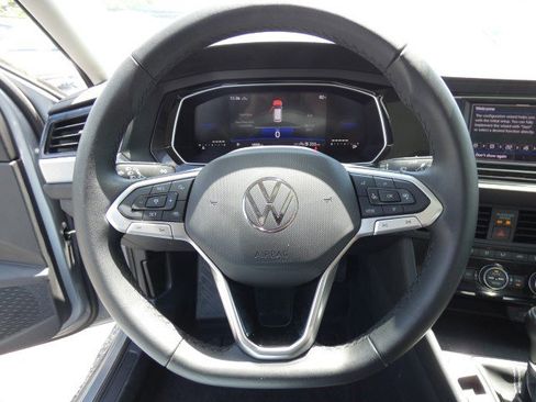 Used 2024 Volkswagen Jetta SE w/ Panoramic Sunroof Package image 27