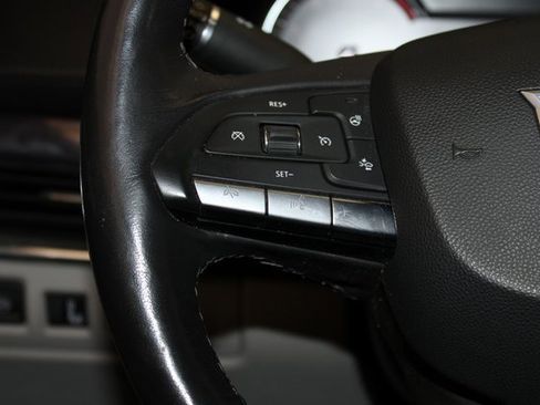 Certified 2022 Cadillac XT4 Luxury w/ Cold Weather Package image 18