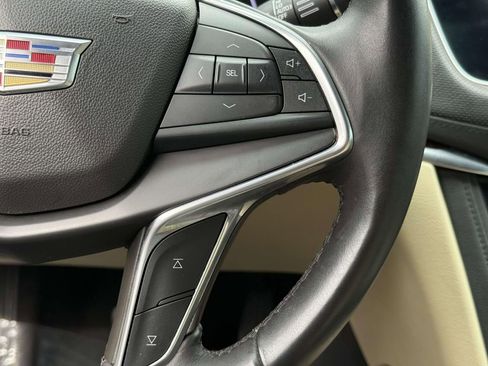 Used 2017 Cadillac XT5 Luxury w/ Driver Awareness Package image 32