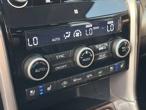 Used 2022 Subaru Ascent Touring AWD/4WD image 38