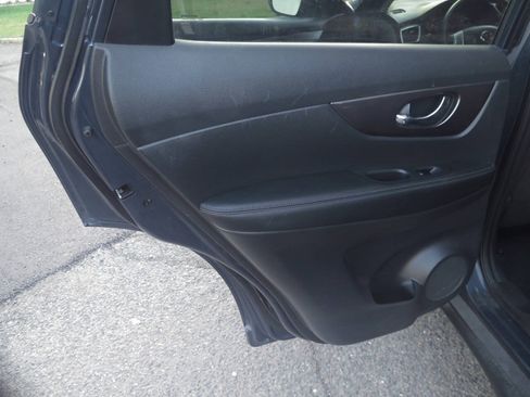 Used 2016 Nissan Rogue SV AWD/4WD image 34