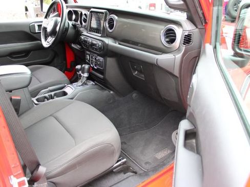 Used 2022 Jeep Wrangler Unlimited Sahara AWD/4WD image 45