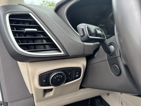 Used 2019 Lincoln Nautilus Select w/ Cargo Utility Package FWD image 30